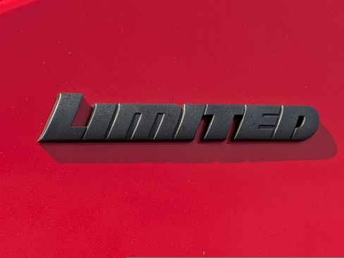 Used 2025 Toyota Tundra Limited AWD/4WD image 11