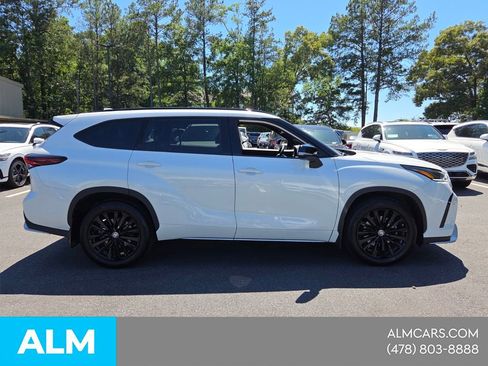 Used 2024 Toyota Highlander Limited AWD/4WD image 8