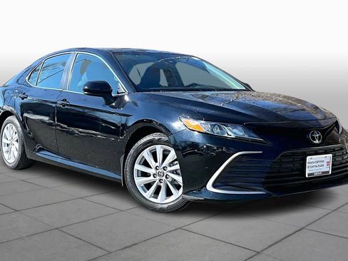 Used 2024 Toyota Camry LE image 6
