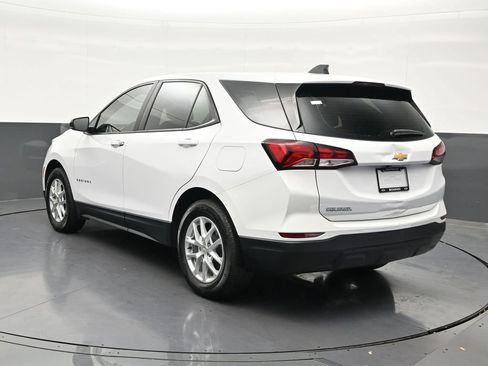 Used 2023 Chevrolet Equinox LS FWD image 3
