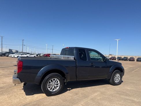 Used 2016 Nissan Frontier SV image 25