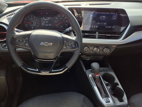 Used 2024 Chevrolet Trax RS FWD image 14