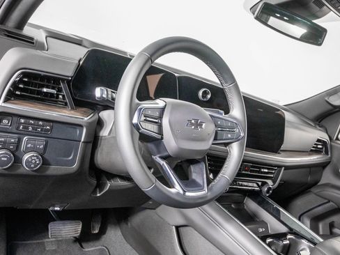 Used 2025 Chevrolet Suburban Z71 AWD/4WD image 18