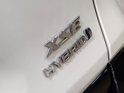 Used 2021 Toyota RAV4 XSE AWD/4WD image 25