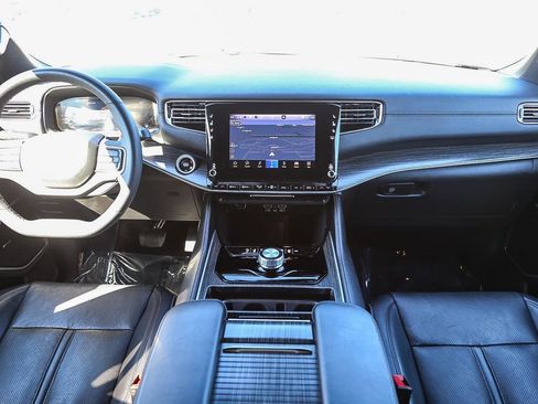 Used 2024 Jeep Wagoneer L Series II image 13