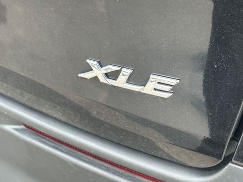 Used 2026 Toyota Sienna XLE FWD image 10