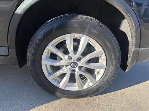 Used 2018 Nissan Rogue SV w/ Premium Package image 21