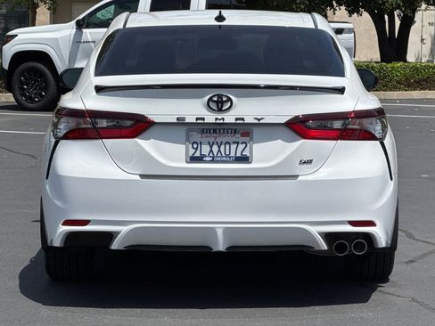 Used 2024 Toyota Camry SE w/ Convenience Package FWD image 4
