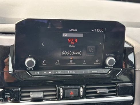 Used 2025 Nissan Pathfinder SV AWD/4WD image 27