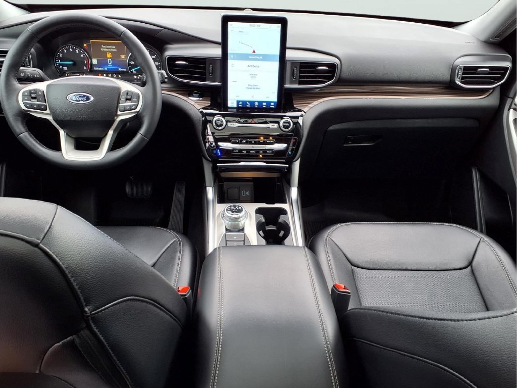 Used 2024 Ford Explorer Limited w/ Limited Technology Package AWD/4WD image 12