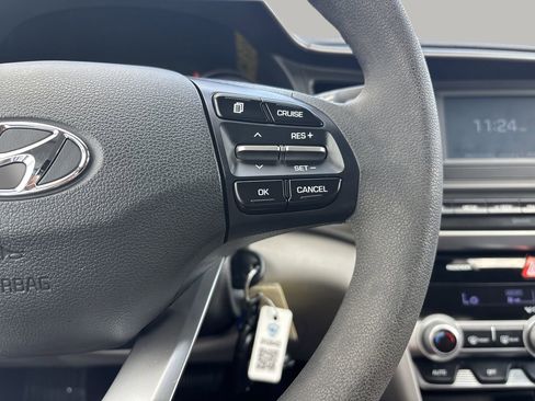 Used 2020 Hyundai Elantra SE image 25