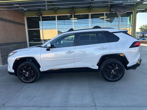 Used 2024 Toyota RAV4 SE w/ Convenience Package image 6