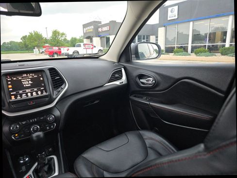 Used 2016 Jeep Cherokee Trailhawk w/ Leather Interior Group AWD/4WD image 15