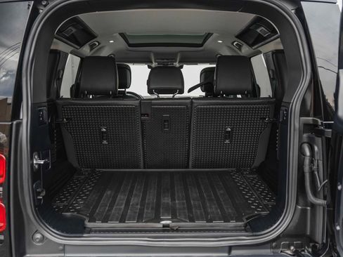 Used 2024 Land Rover Defender 110 SE image 27