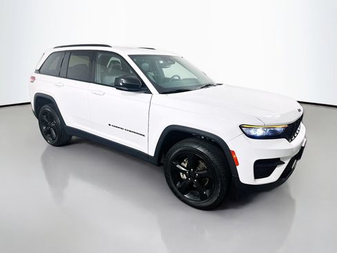 Used 2023 Jeep Grand Cherokee Altitude AWD/4WD image 1
