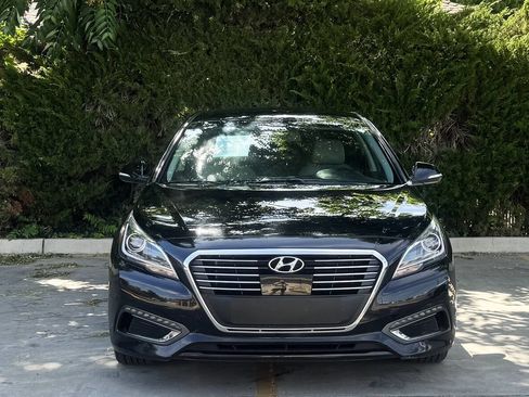 Used 2016 Hyundai Sonata Limited FWD image 2