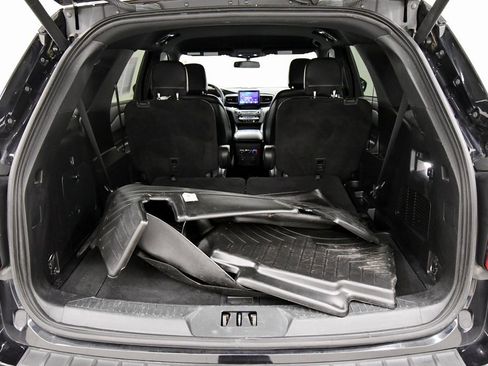 Used 2020 Ford Explorer XLT w/ Equipment Group 202A image 6