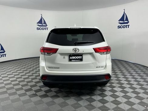 Used 2019 Toyota Highlander XLE AWD/4WD image 5