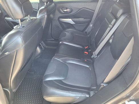 Used 2018 Jeep Cherokee Latitude Plus w/ Cold Weather Group image 7