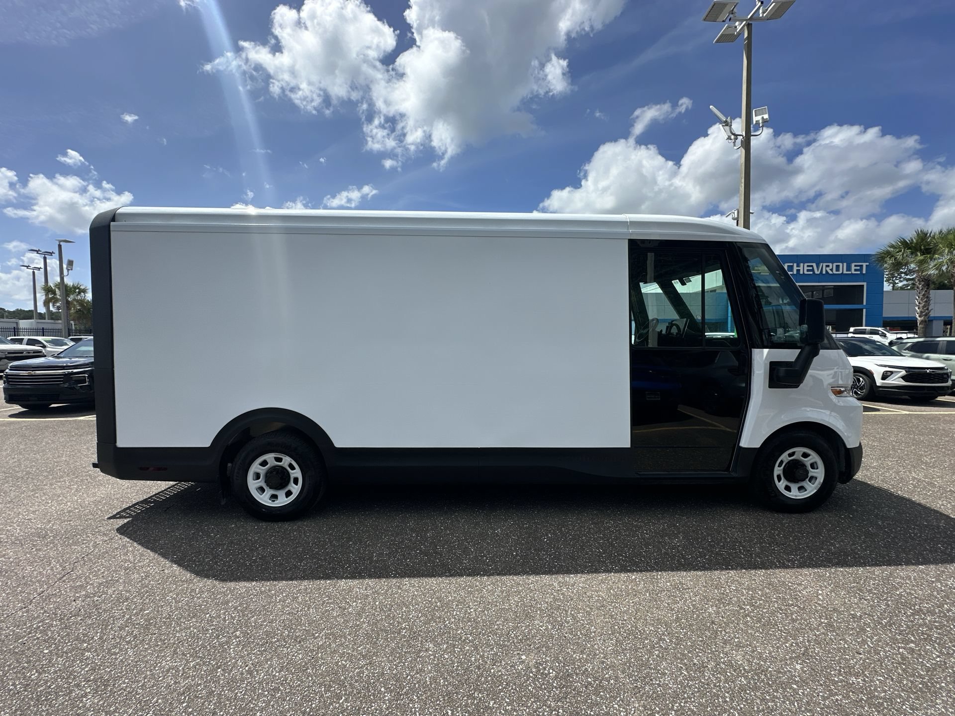 Used 2024 Chevrolet Brightdrop 600 w/ Commercial Equipment Package AWD/4WD image 9