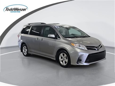 Used 2018 Toyota Sienna LE w/ Carpet Mat Package FWD image 1