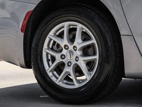 Used 2021 Chrysler Pacifica Touring-L FWD image 61