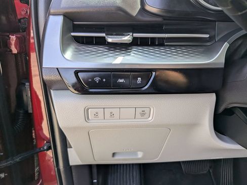 Certified 2024 Kia Carnival LX FWD image 28