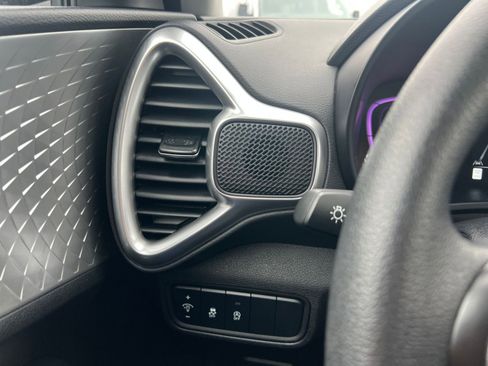 Used 2025 Kia Soul LX w/ LX Technology Package image 32