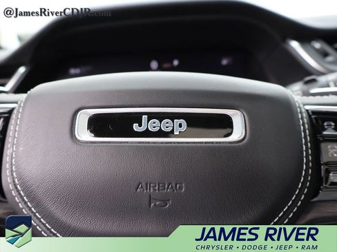 Used 2021 Jeep Grand Cherokee L Overland w/ Luxury Tech Group IV AWD/4WD image 29