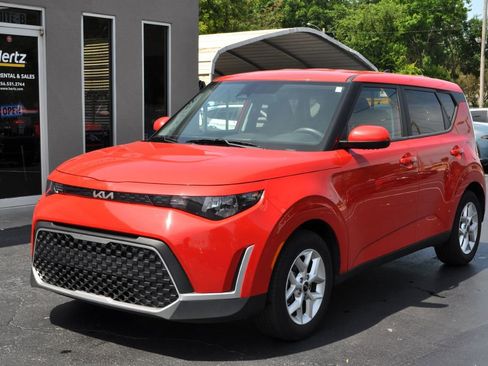 Used 2024 Kia Soul LX w/ Option Group 015 FWD image 1