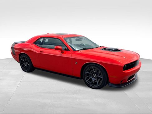 Used 2017 Dodge Challenger R/T Scat Pack RWD image 7