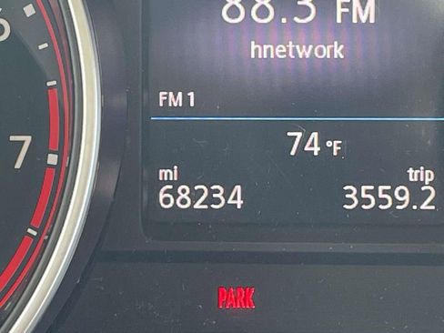 Used 2018 Volkswagen Tiguan SE w/ Panoramic Sunroof Package FWD image 15