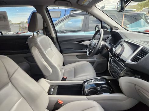 Used 2017 Honda Pilot Touring image 16