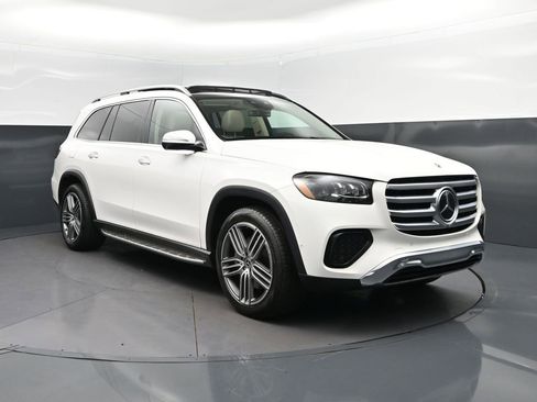 Used 2024 Mercedes-Benz GLS 450 4MATIC image 9