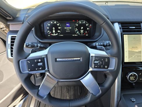 New 2026 Land Rover Discovery Dynamic SE image 15