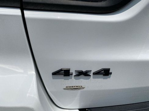 Used 2015 Jeep Grand Cherokee Altitude AWD/4WD image 24