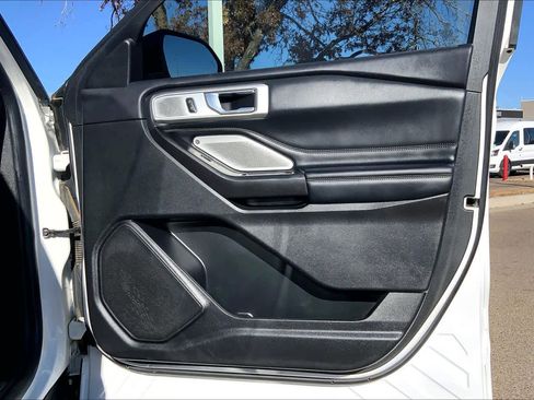 Used 2020 Ford Explorer Platinum w/ Premium Technology Package image 44