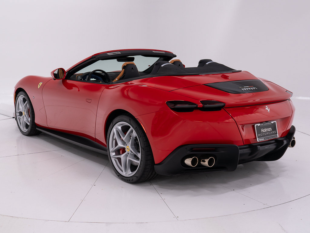 Used 2025 Ferrari Roma Spider RWD image 3