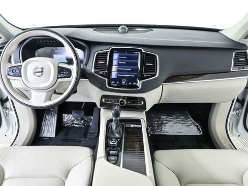 Used 2017 Volvo XC90 T6 Momentum w/ Vision Package image 18