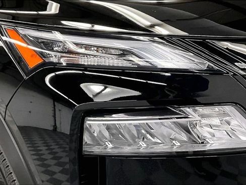 Used 2023 Nissan Rogue SV image 31