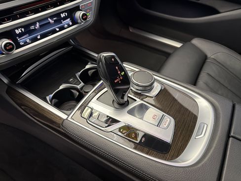 Used 2020 BMW 740i image 24