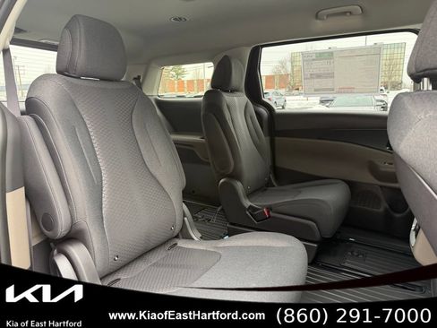New 2026 Kia Carnival LX FWD image 15