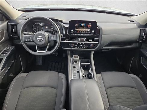 Used 2025 Nissan Pathfinder SV FWD image 17