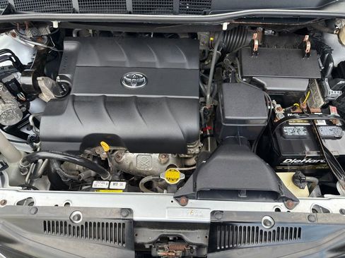 Used 2014 Toyota Sienna LE image 36