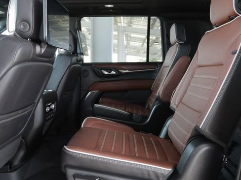 Used 2023 GMC Yukon XL Denali Ultimate image 30