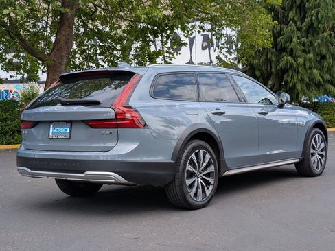 Used 2022 Volvo V90 B6 Cross Country w/ Protection Package AWD/4WD image 7