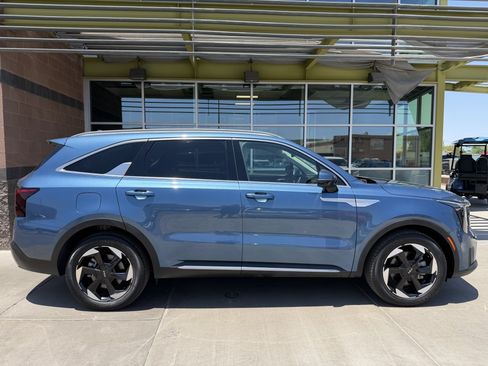 Used 2025 Kia Sorento EX AWD/4WD image 9