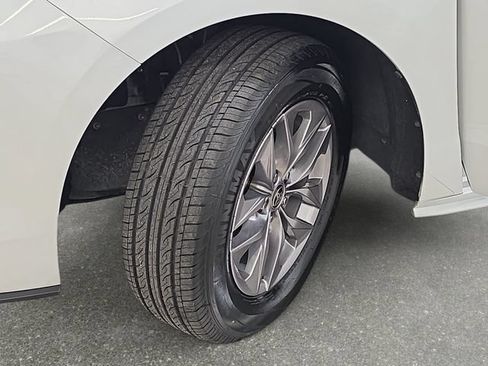 Certified 2023 Toyota Sienna XLE FWD image 29