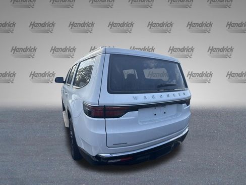 Used 2023 Jeep Wagoneer 4WD w/ Premium Group I image 7
