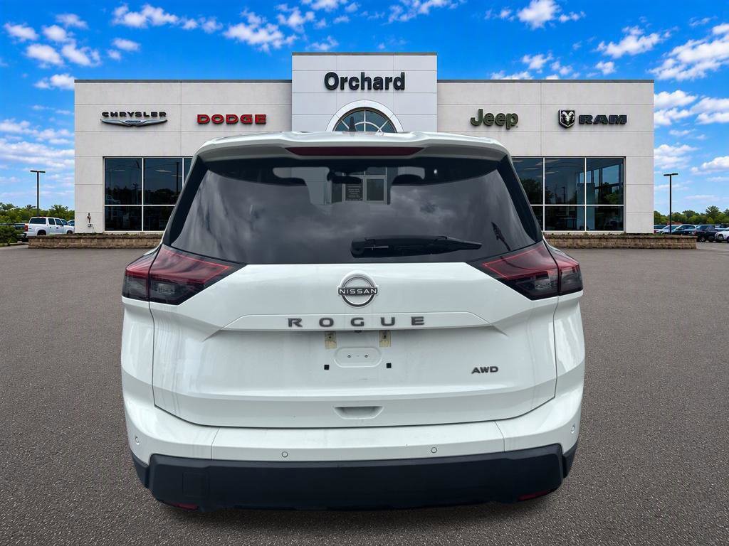 Used 2024 Nissan Rogue S AWD/4WD image 6